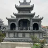 lăng thờ tam quan đá
