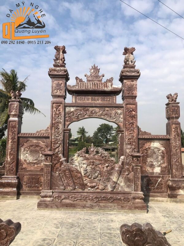 Khuôn viên đá đỏ nhà anh Nghị tại Hoằng Hóa Thanh Hóa