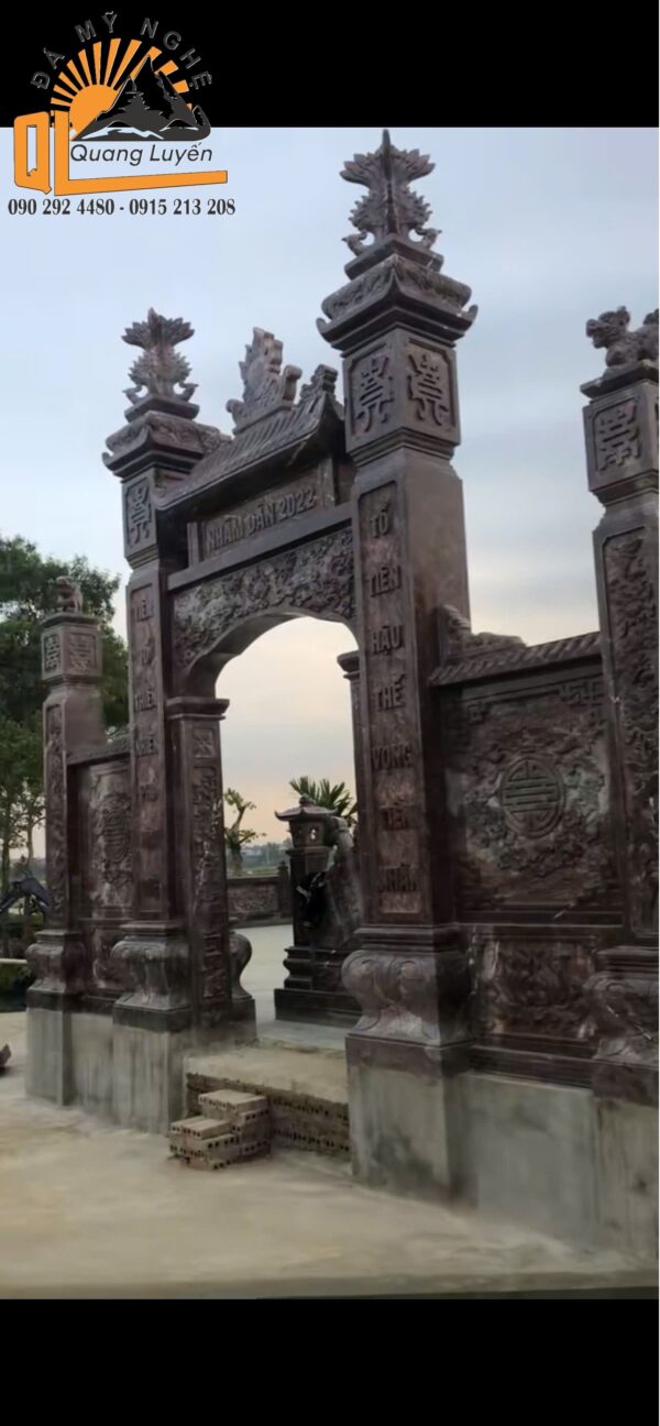 Khuôn viên đá đỏ nhà anh Nghị tại Hoằng Hóa Thanh Hóa