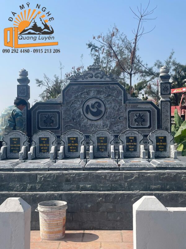 Mẫu tam sơn đá khuôn viên lăng mộ