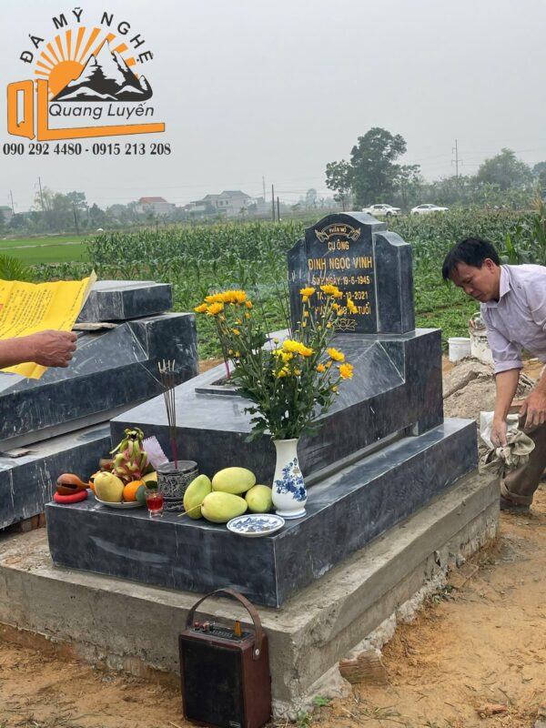 Mộ đá tam cấp